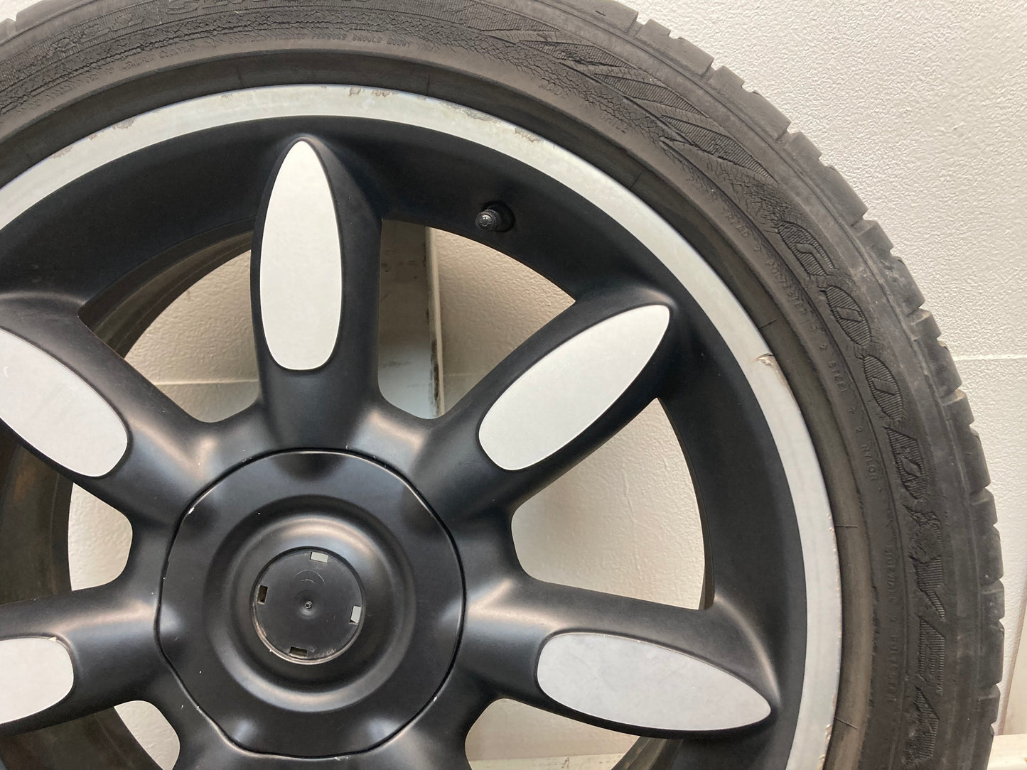 Mini Cooper S Sidewalk Edition Wheel Set 36116773800 02-15 413
