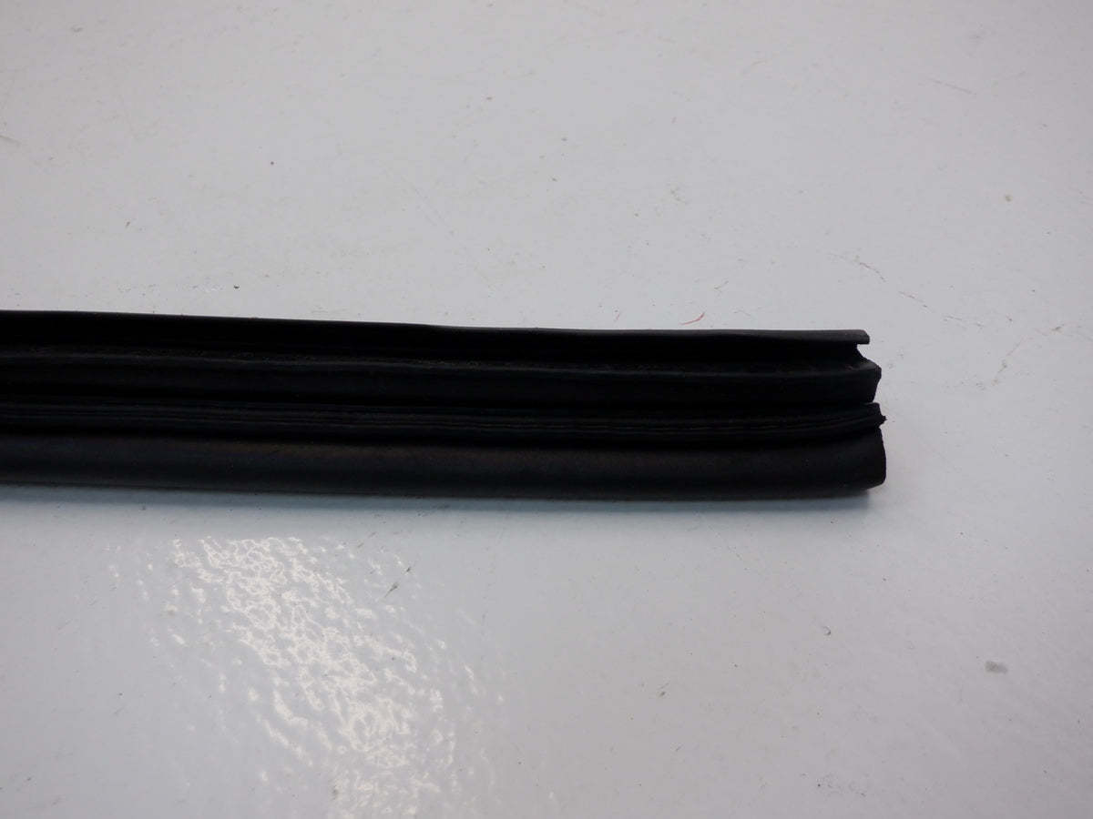 Mini Cooper Convertible Left Front Door Rubber Seal 51767371475 09-15 R57