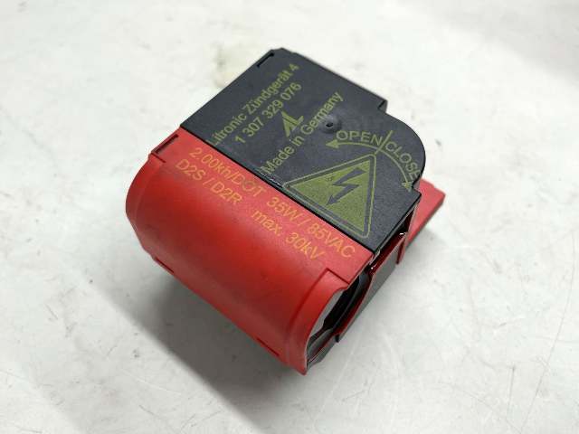 Mini Cooper Headlight Xenon HID Bulb Holder 1307329076 05-08 R50 R52 R53