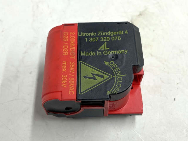 Mini Cooper Headlight Xenon HID Bulb Holder 1307329076 05-08 R50 R52 R53