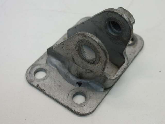 Mini Cooper S Automatic Lower Engine Mount Bracket 22116768205 05-08 R52 R53