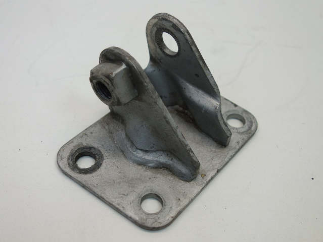 Mini Cooper S Automatic Lower Engine Mount Bracket 22116768205 05-08 R52 R53