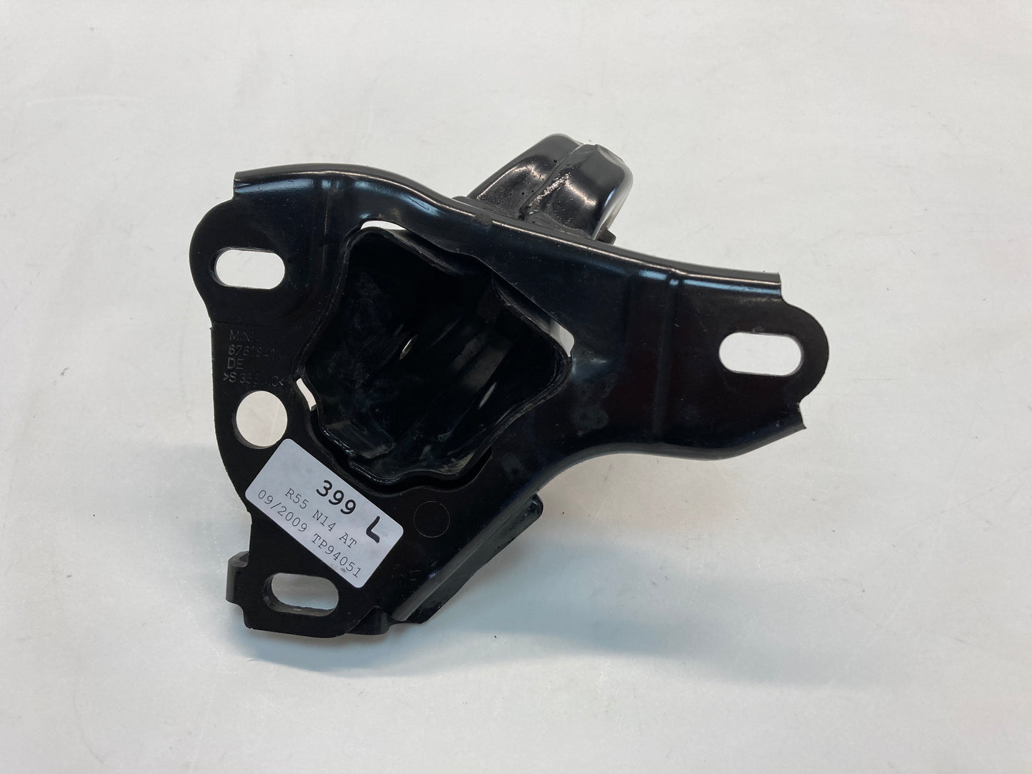 Mini Cooper Left Rear Trailing Arm Bracket 33306799089 07-15 R5x
