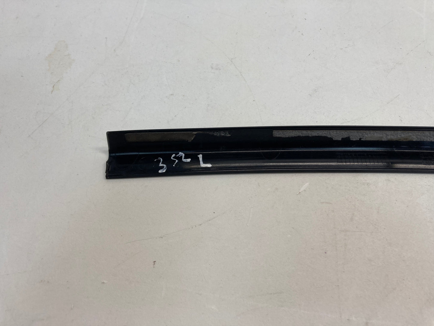 Mini Cooper Left Exterior B Pillar Column Trim Cover 51137146099 07-13 R56