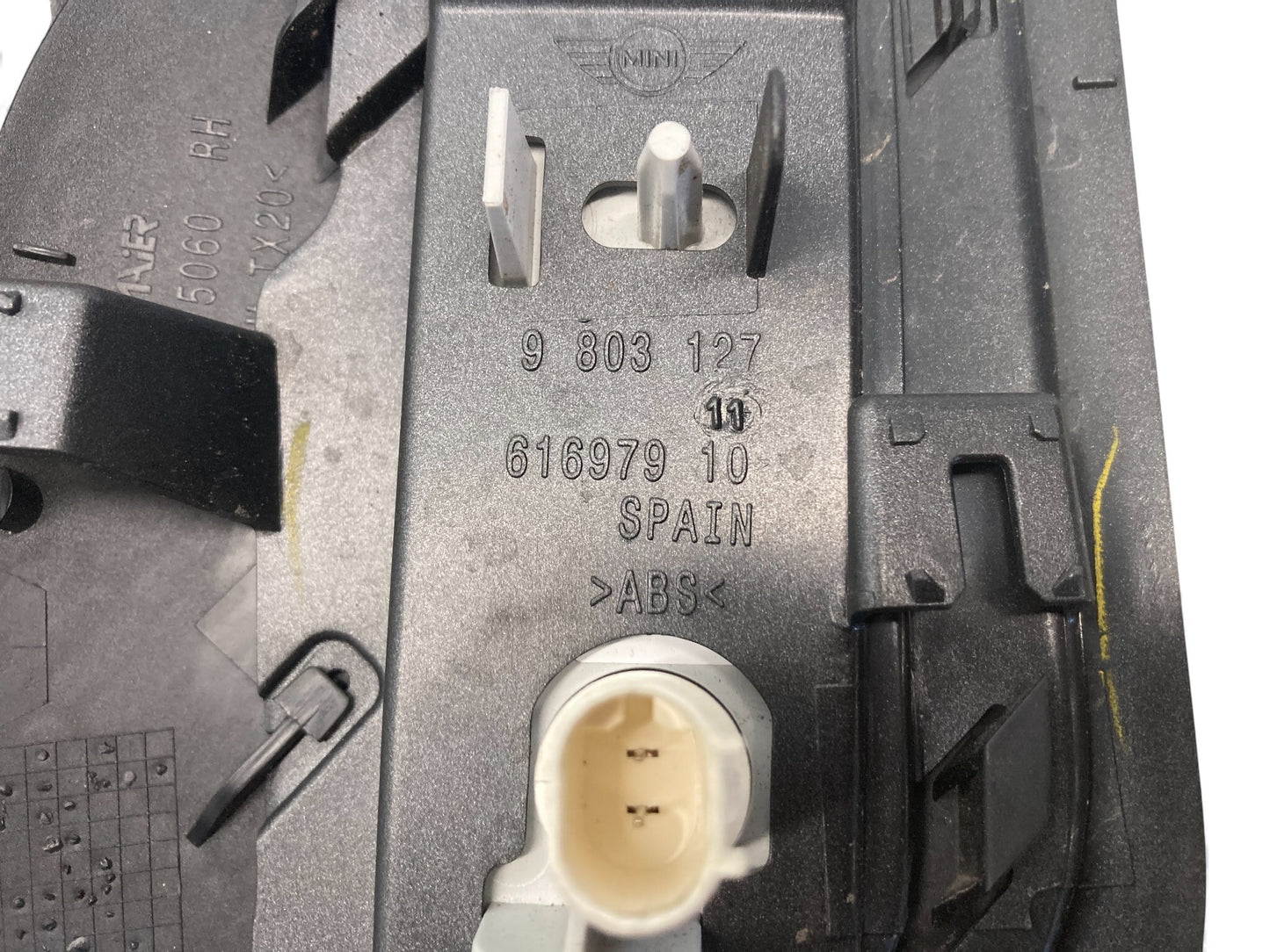 Mini Cooper S Right Fender Signal Scuttle Trim 51139804616 11-16 R60 R61 522