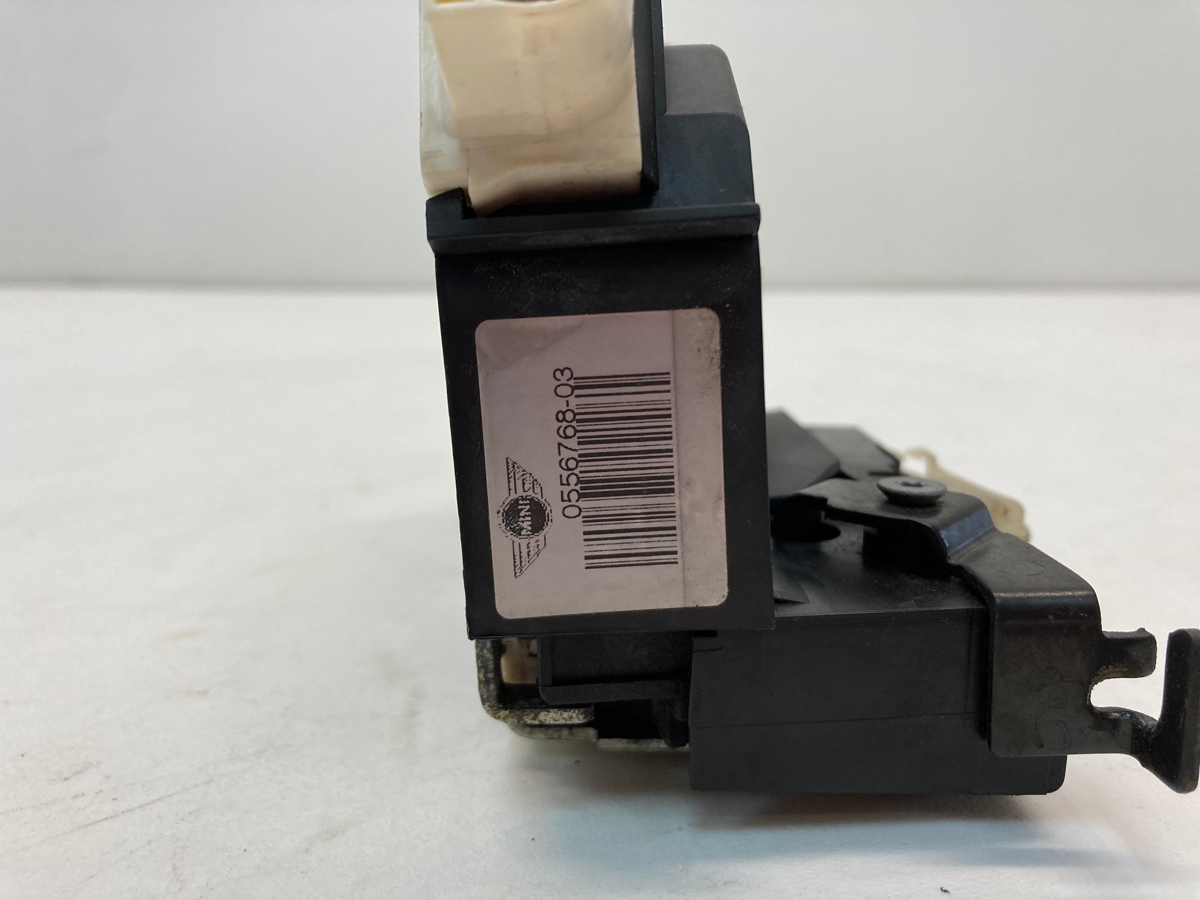 Mini Cooper Left Front Door Lock Latch 51200556768 2002-2008 R50