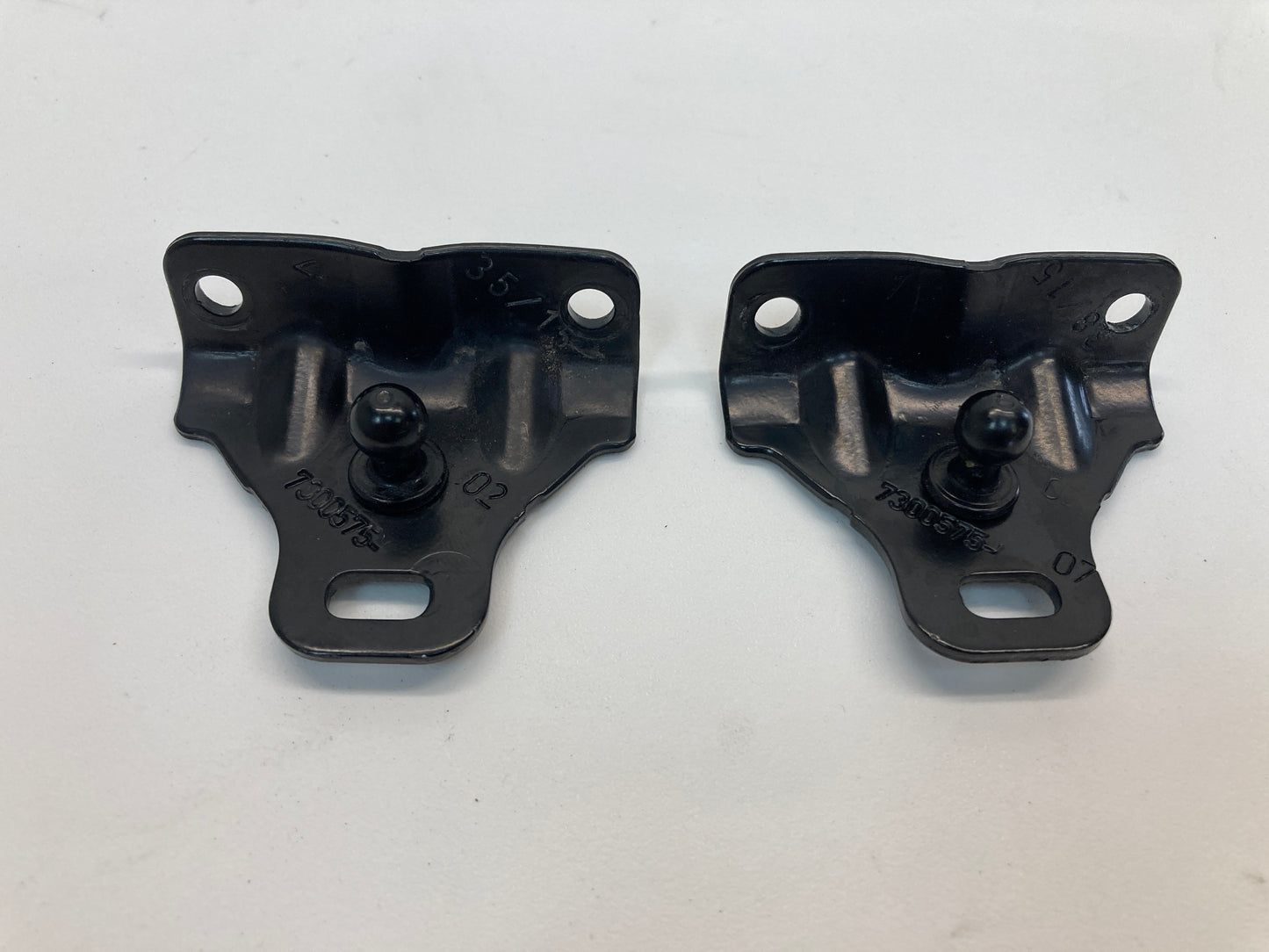 Mini Cooper Hood Strut Mount Bracket Pair 51237300575 F55 F56 F57