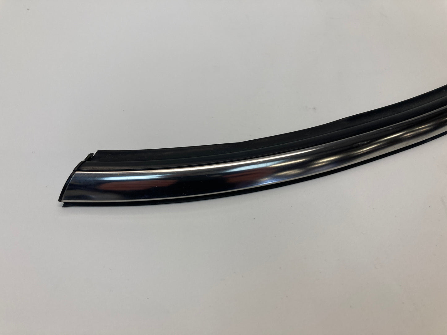 Mini Cooper 5-Door Right Quarter Belt Line Trim Chrome 51357322528 15-24 F55