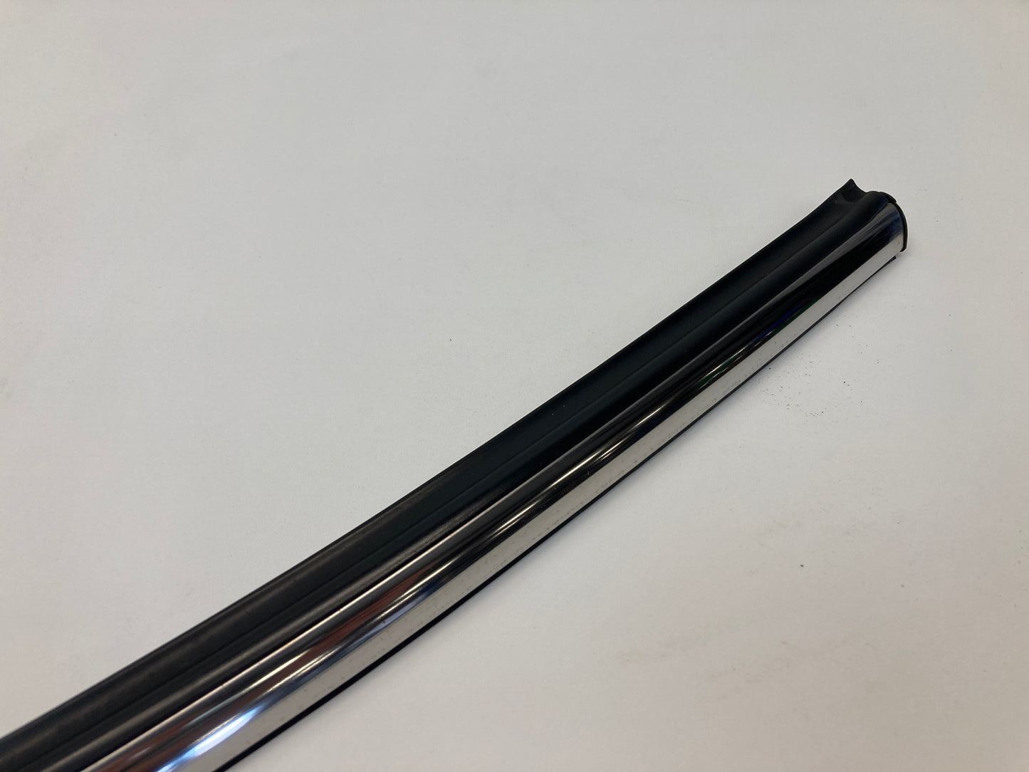 Mini Cooper 5-Door Right Quarter Belt Line Trim Chrome 51357322528 15-24 F55