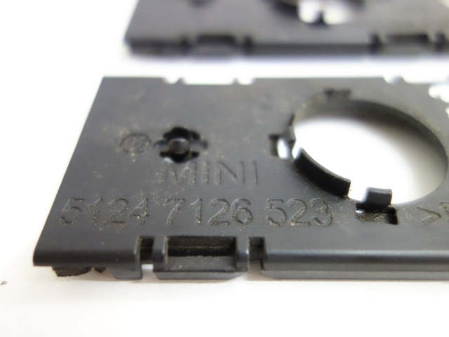 Mini Cooper Convertible Tailgate Hinge Cover Brackets 51717126523 05-08 R52