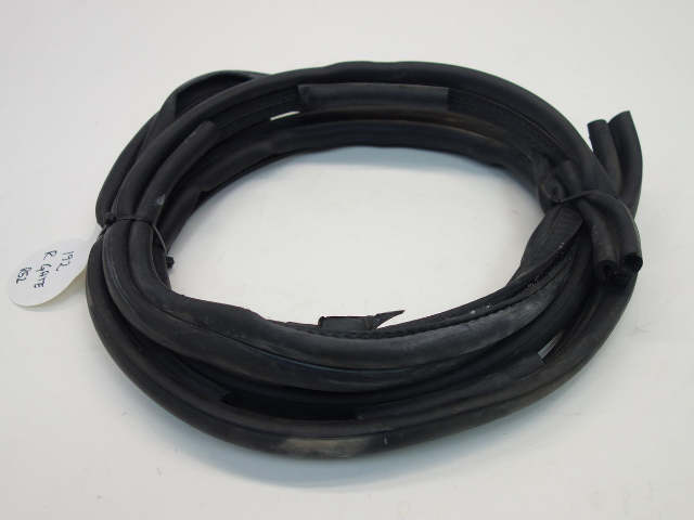 Mini Cooper Convertible Rear Tailgate Seal 51767178288 05-08 R52