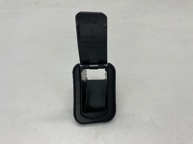 Mini Cooper Right Rear Seat Restraint Isofix Cover 52207043174 02-08 R50 R52 R53