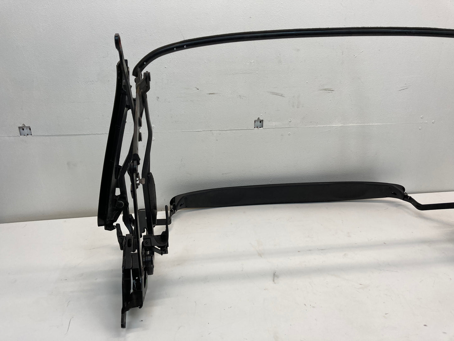 Mini Cooper Convertible Top Frame 54347180037 05-08 R52