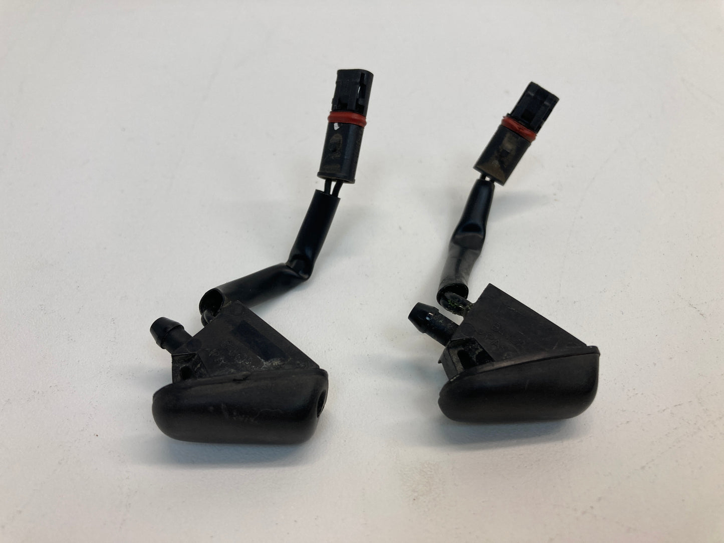 Mini Cooper Washer Spray Nozzles Heated Pair 61667146378 02-08 R50 R52 R53
