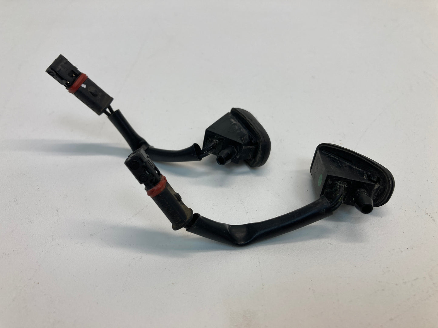 Mini Cooper Washer Spray Nozzles Heated Pair 61667146378 02-08 R50 R52 R53