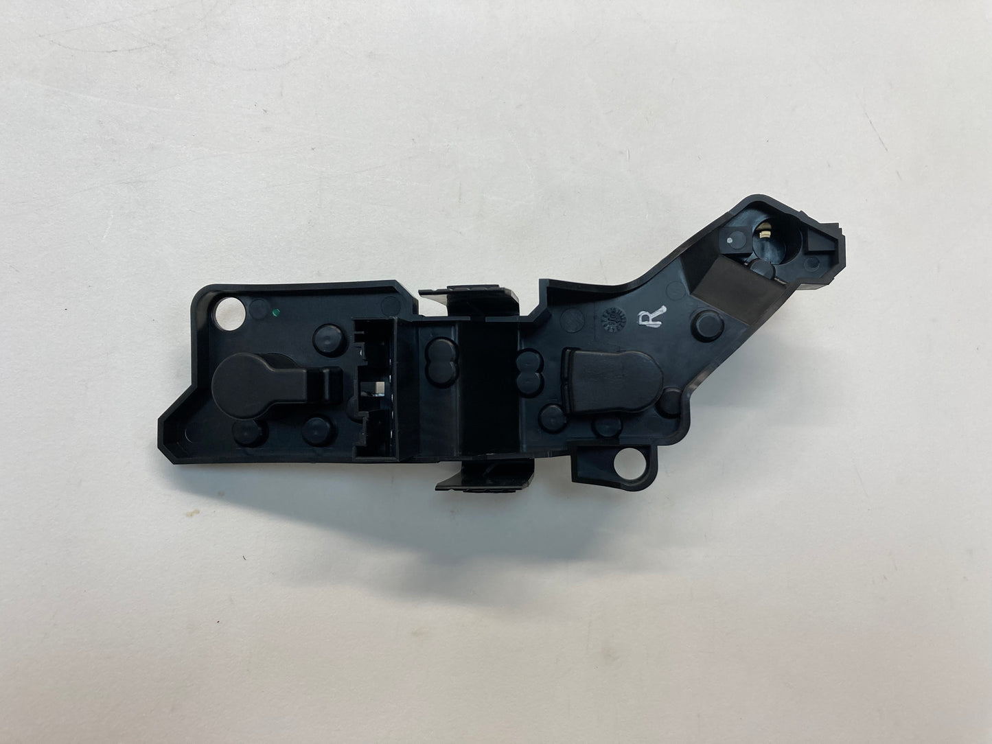 Mini Cooper Right Rear Taillight  Bulb Socket 63217166008 05-08 R50 R52 R53