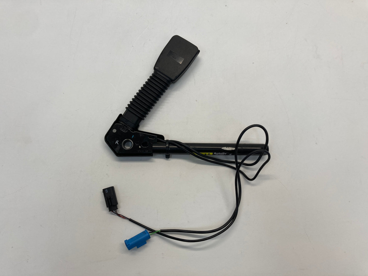 Mini Cooper Right Front Seat Belt Buckle 72111485967 2002-2005 R50 R52 R53