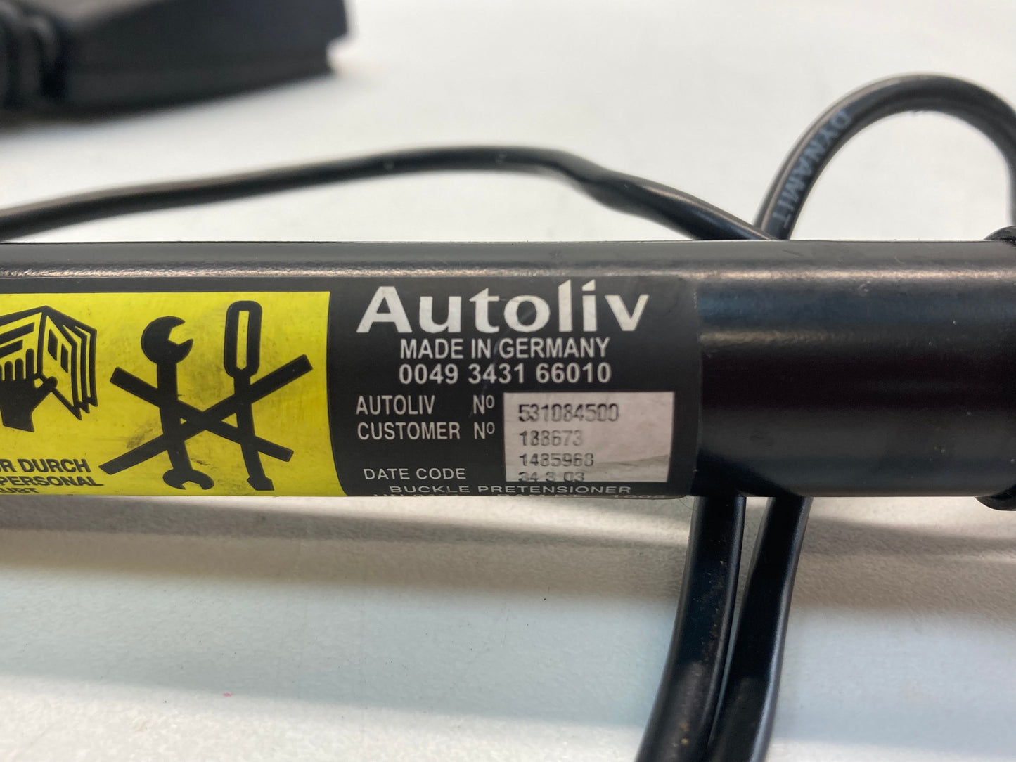 Mini Cooper Left Front Seat Belt Buckle 72111485968 2002-2005 R50 R52 R53