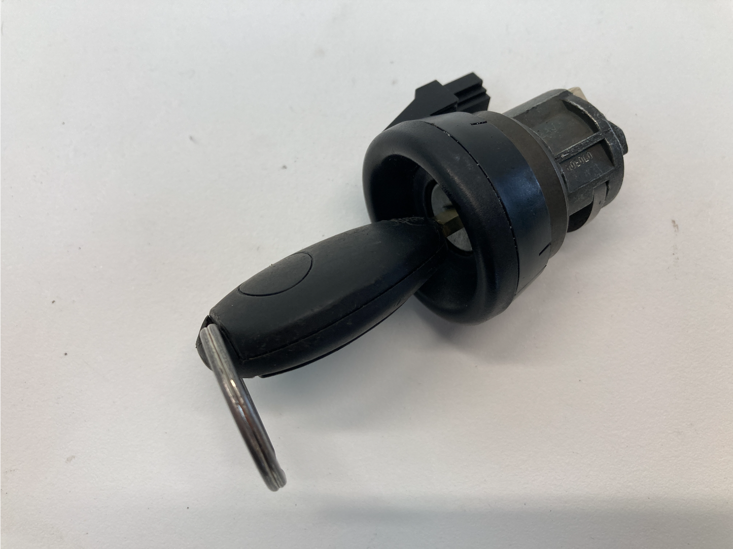 Mini Cooper Base DME and Key Set Manual W10 12147520019 05-08 R50 R52 511