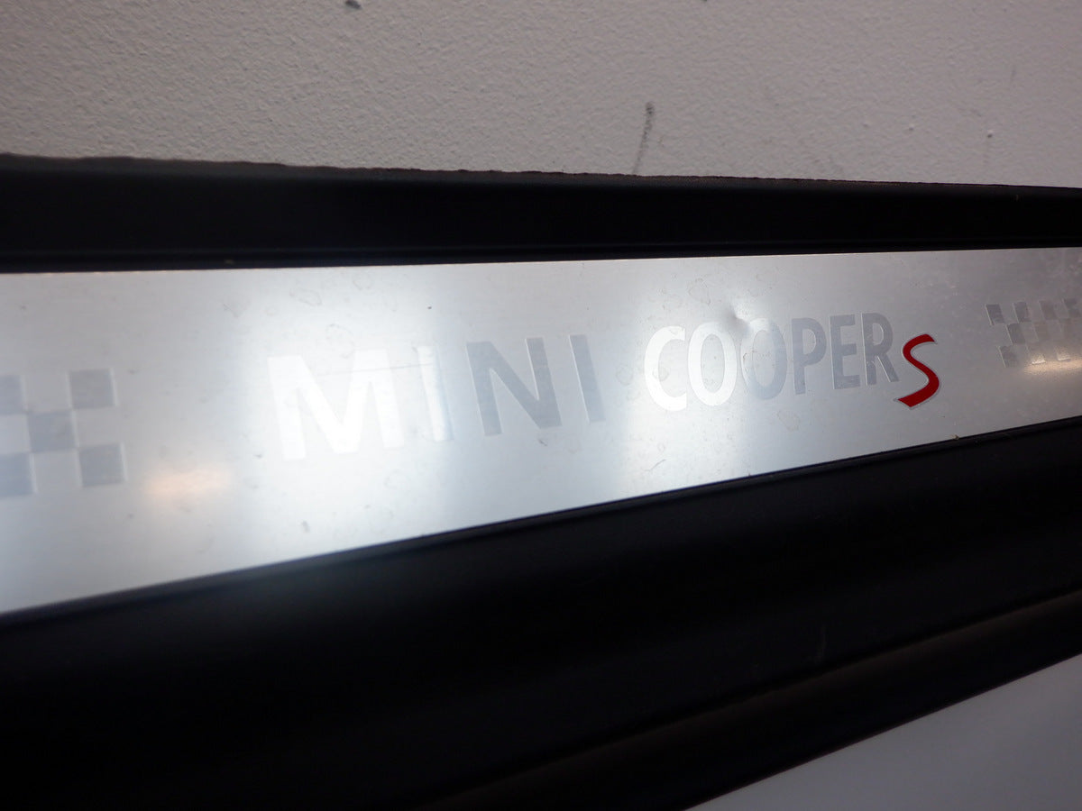 Mini Cooper S Right Side Skirt Door Sill 51777147916 07-15 R56 R57 R58 R59 324
