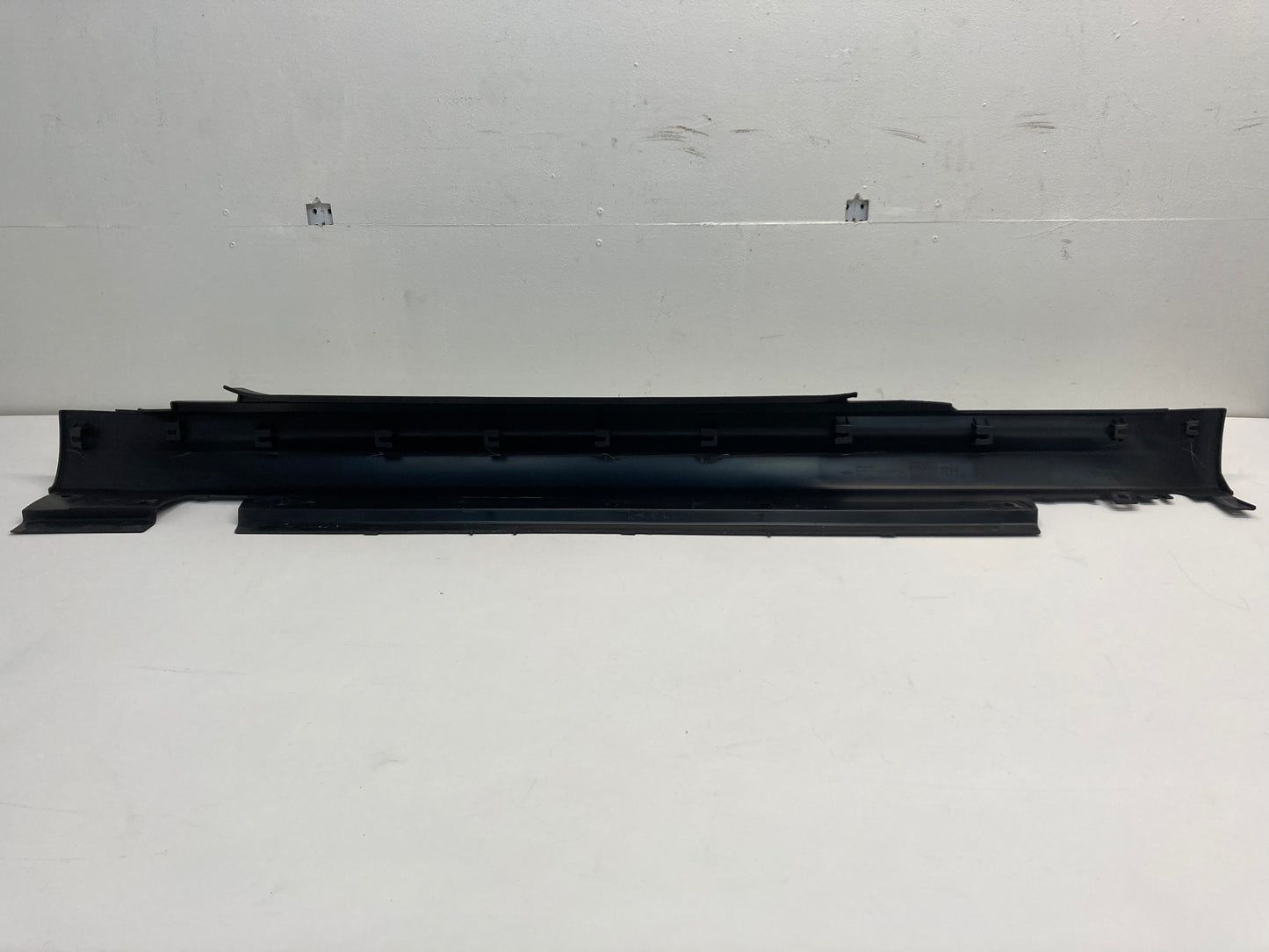 Mini Cooper Bayswater Edition Right Side Skirt Door Sill 51777147916 07-15 R56 R57 R58 R59 401