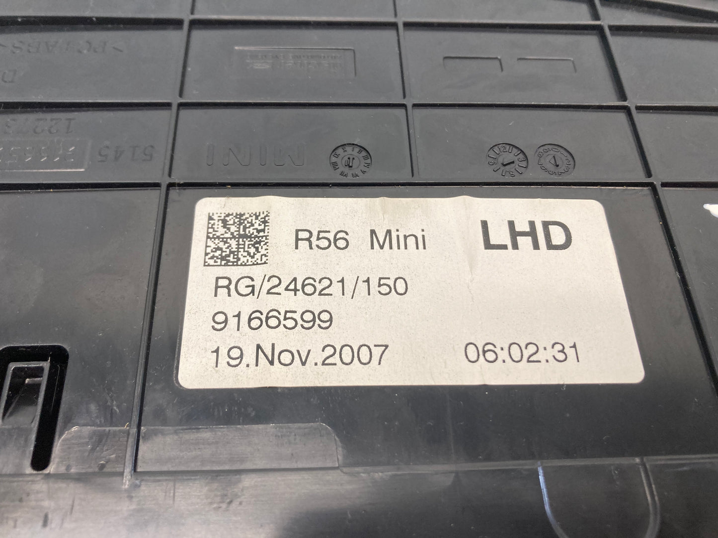 Mini Cooper iPod Connection Retrofit Kit Storage Compartment 65110035959 07-10